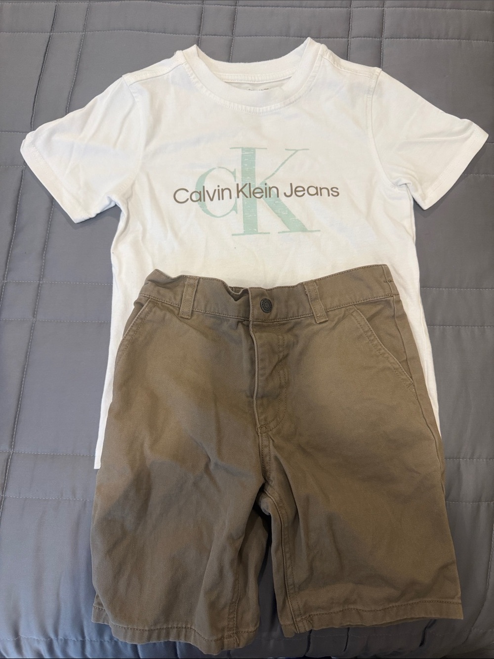 Brand new Calvin Klein Jeans Kids White Logo Tee with Tan Shorts set boys size 5